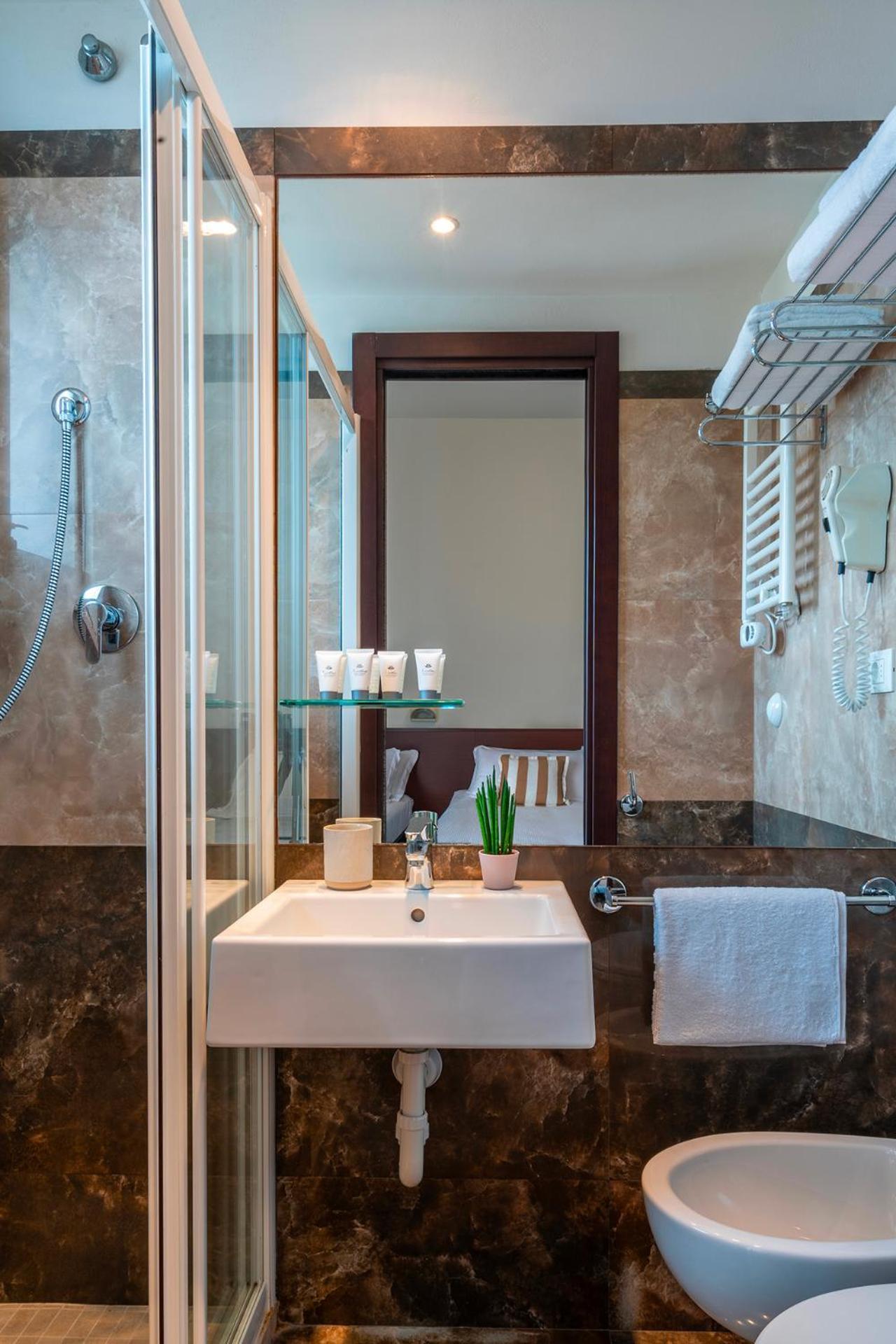 Hotel Carmen Ричоне Екстериор снимка