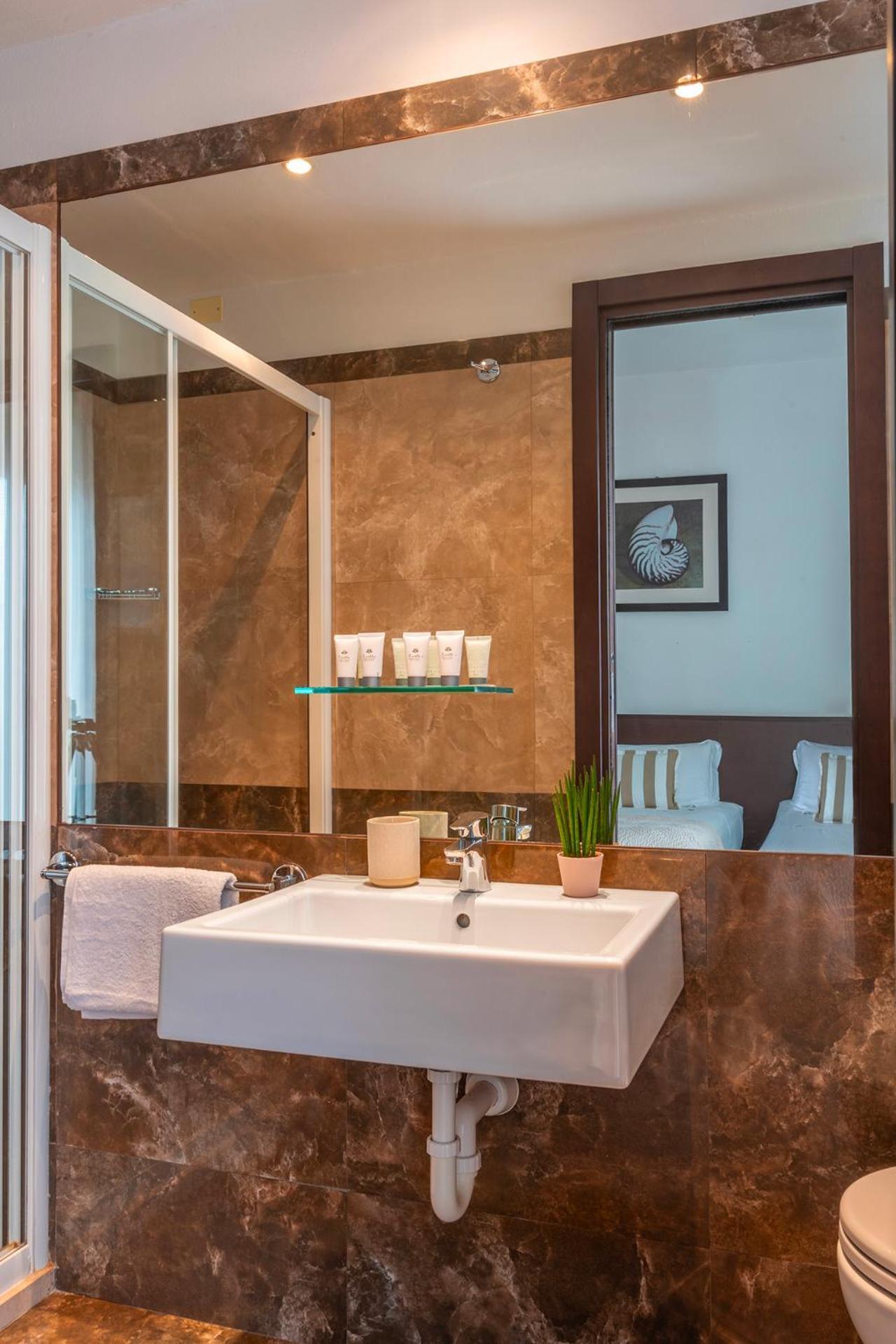 Hotel Carmen Ричоне Екстериор снимка