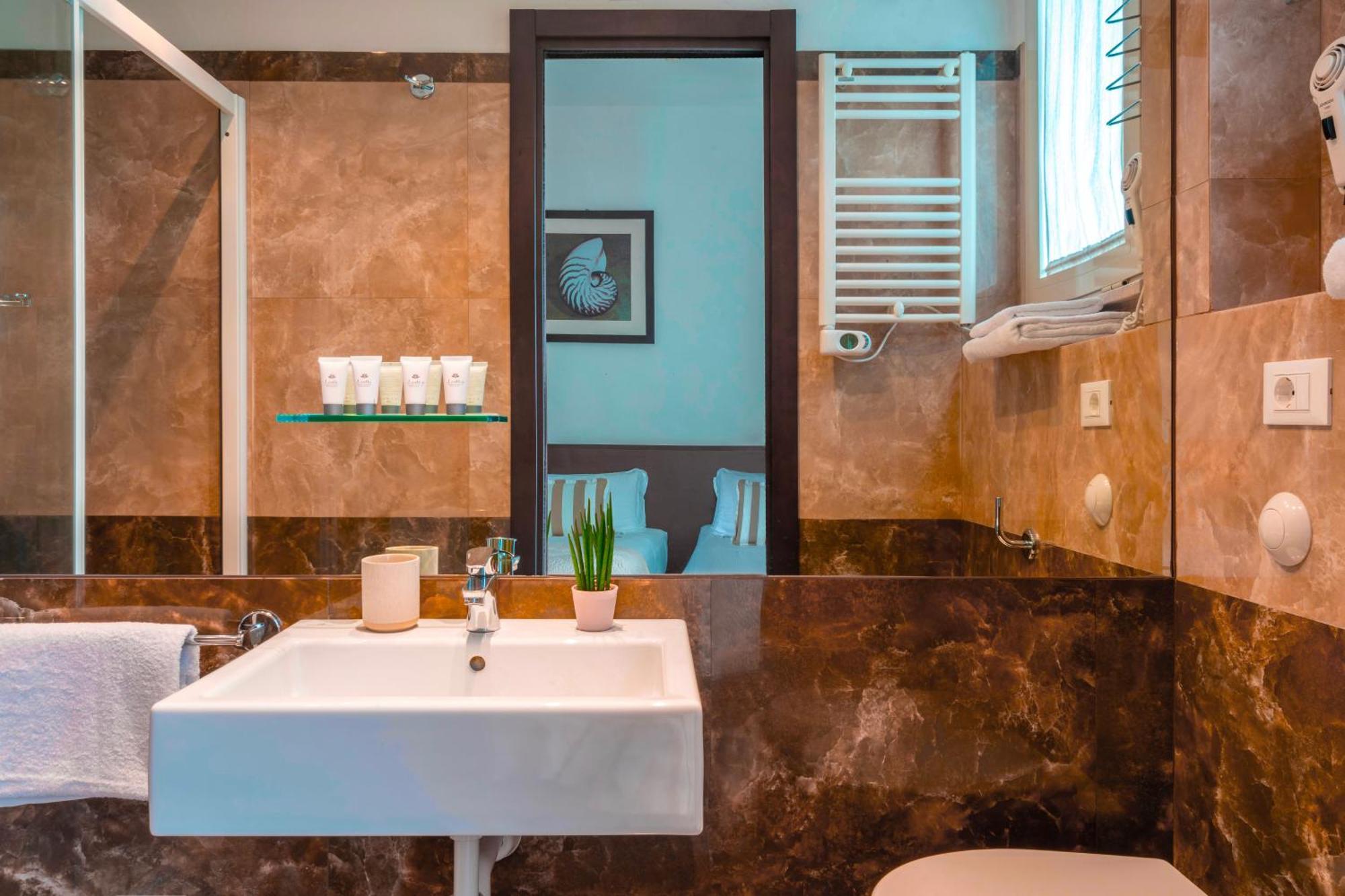 Hotel Carmen Ричоне Екстериор снимка